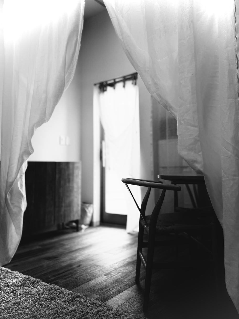 やわらかな光の差す部屋と、椅子